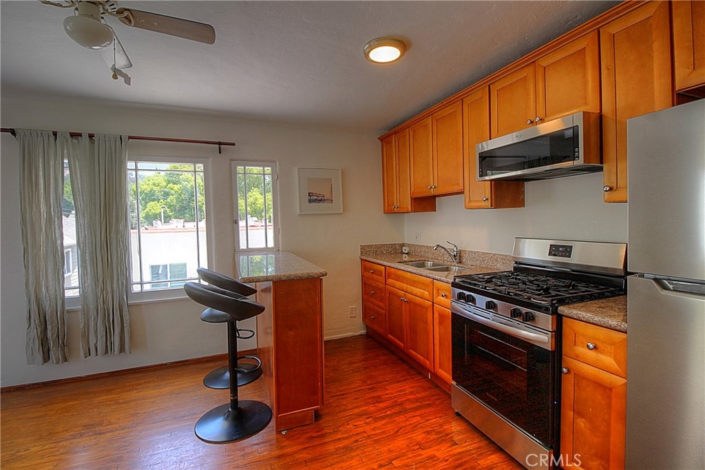 1127 1/2 Manzanita Street