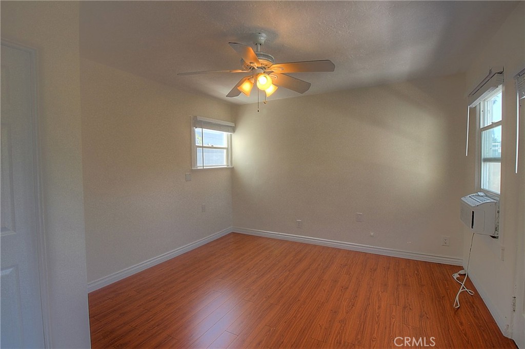 1127 1/2 Manzanita Street