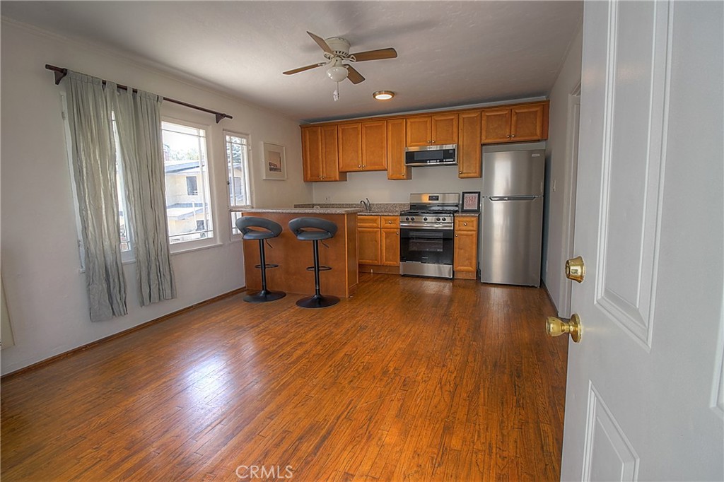 1127 1/2 Manzanita Street