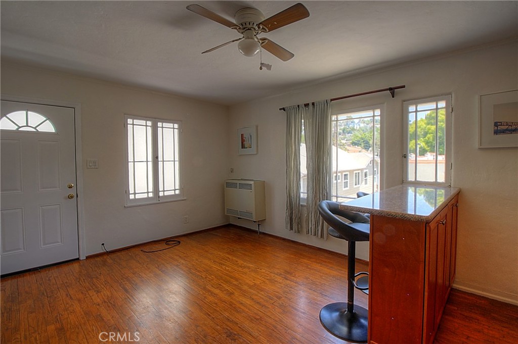 1127 1/2 Manzanita Street