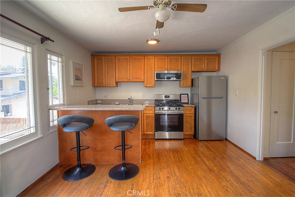 1127 1/2 Manzanita Street