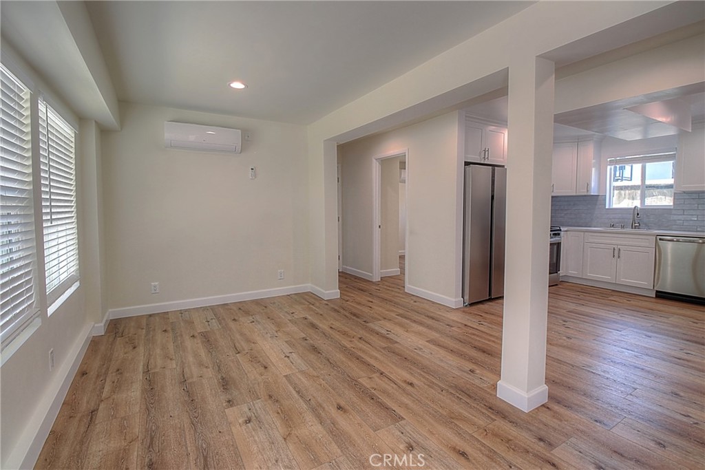 1127 1/4 Manzanita Street