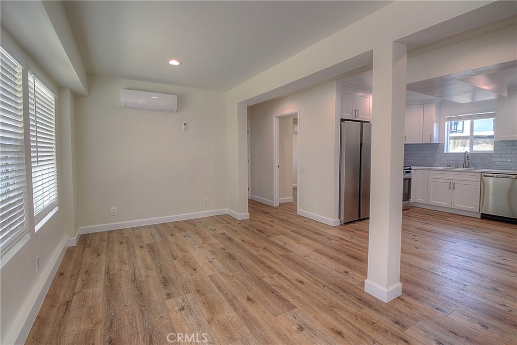 1127 1/4 Manzanita Street