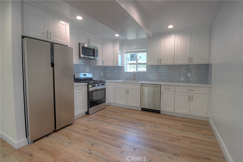 1127 1/4 Manzanita Street