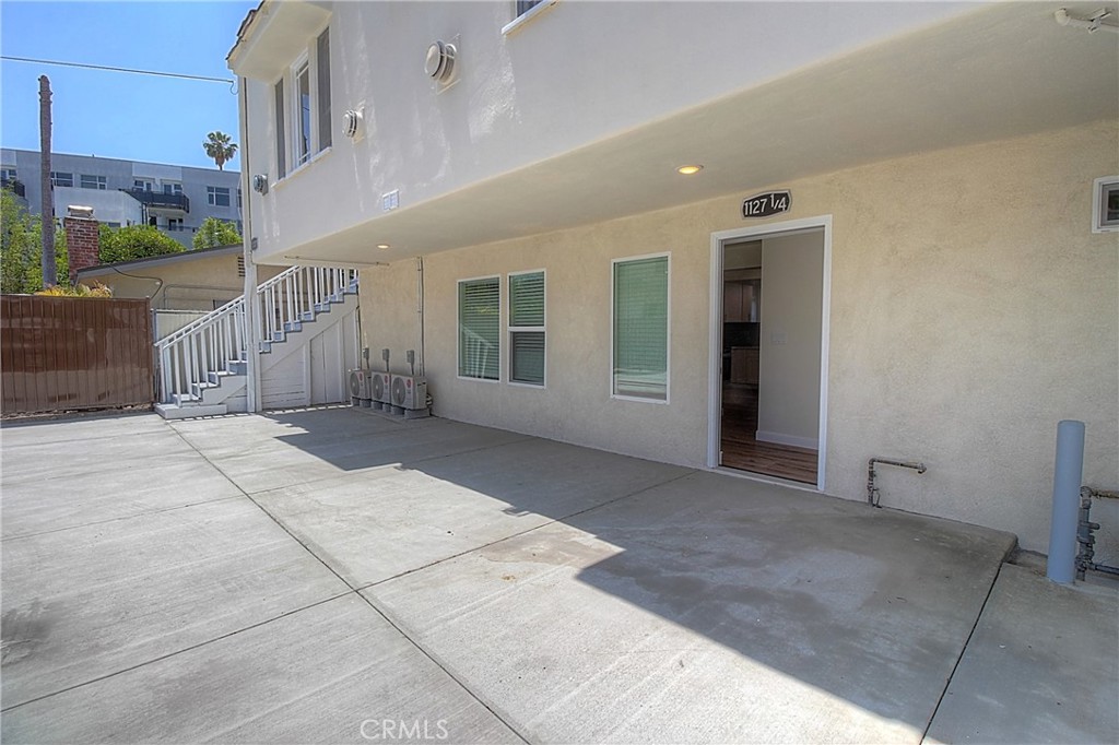 1127 1/4 Manzanita Street