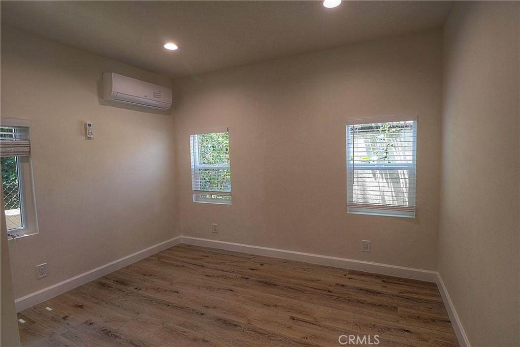 1127 1/4 Manzanita Street