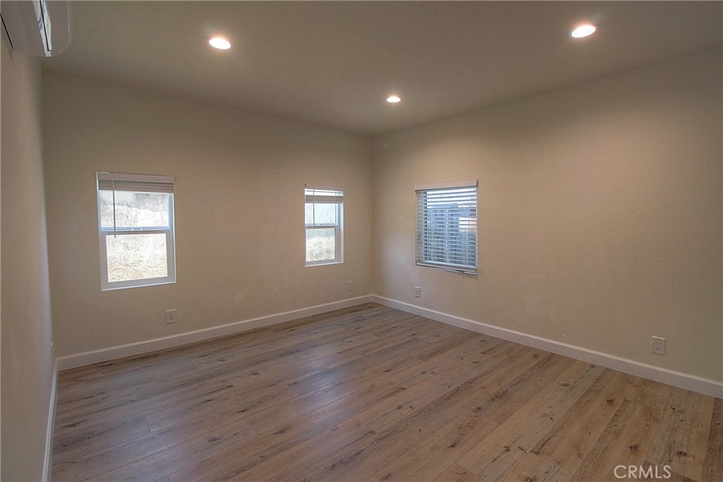 1127 1/4 Manzanita Street