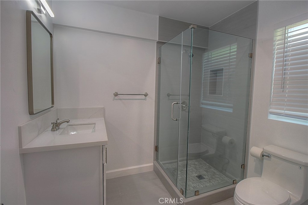 1127 1/4 Manzanita Street