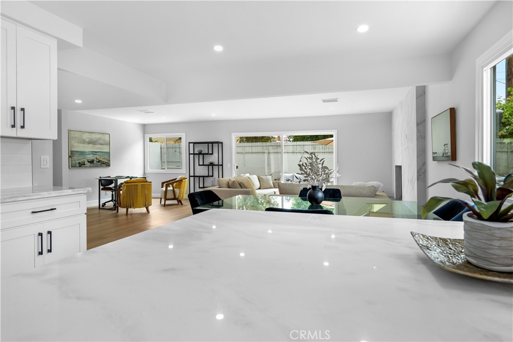 826 De Jur Street