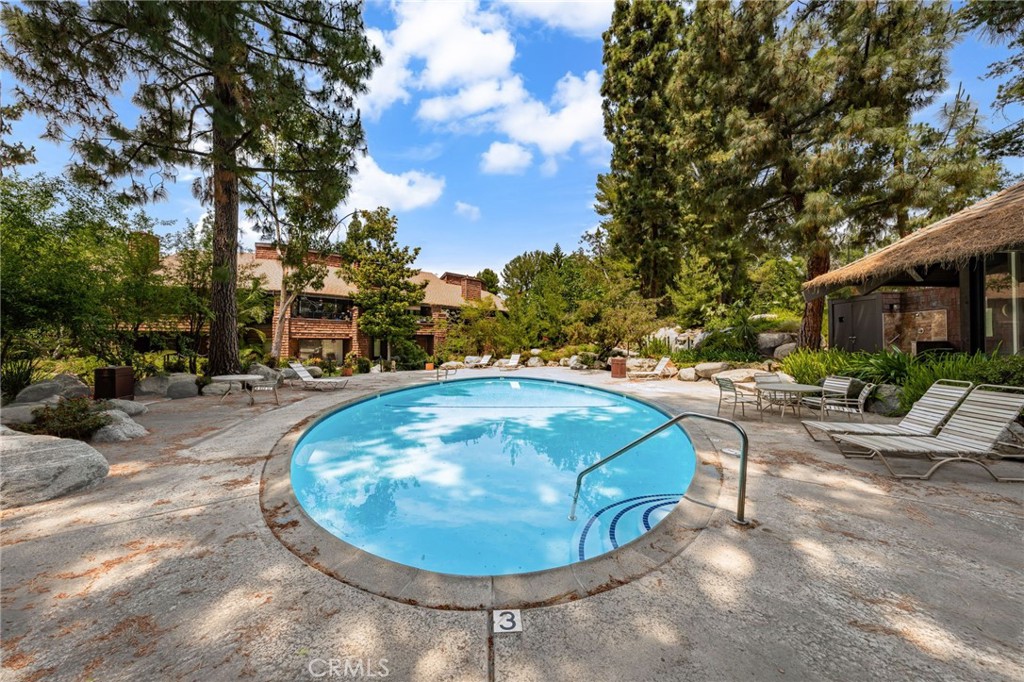 2733 Pine Creek Circle