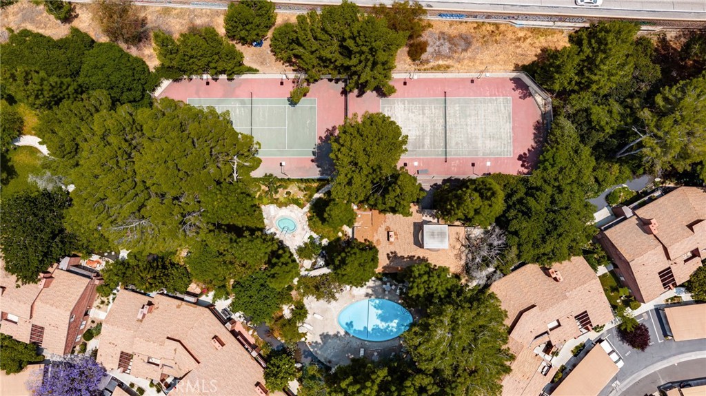 2733 Pine Creek Circle