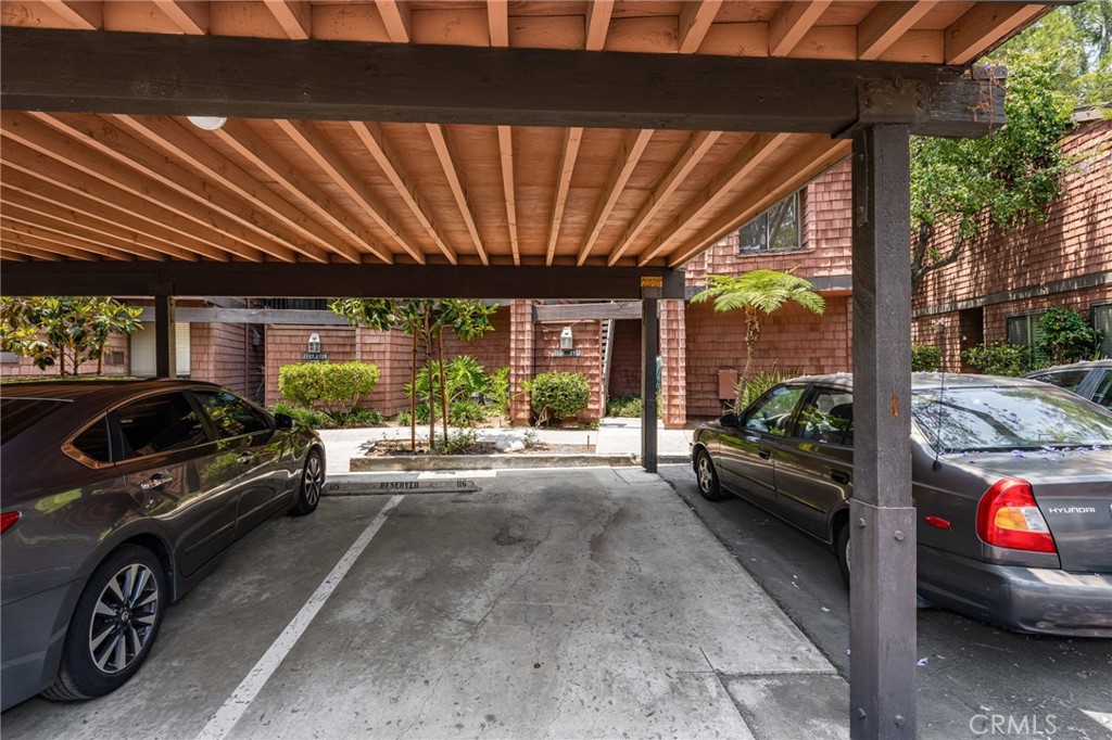 2733 Pine Creek Circle