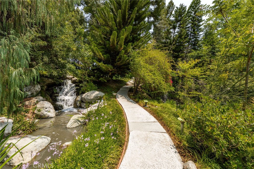 2733 Pine Creek Circle