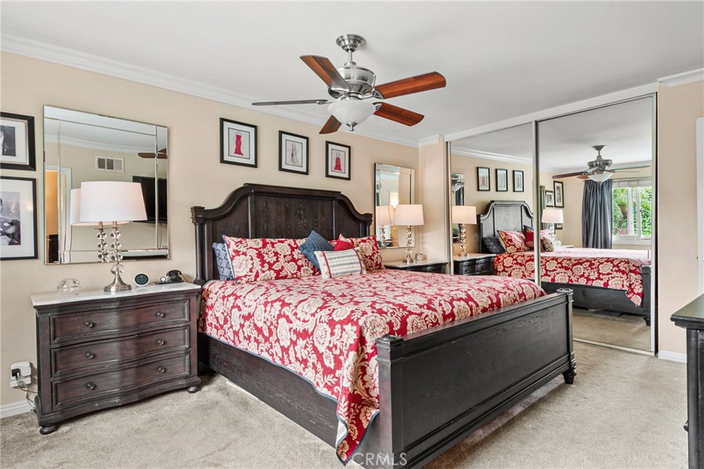 1528 E San Alto Avenue