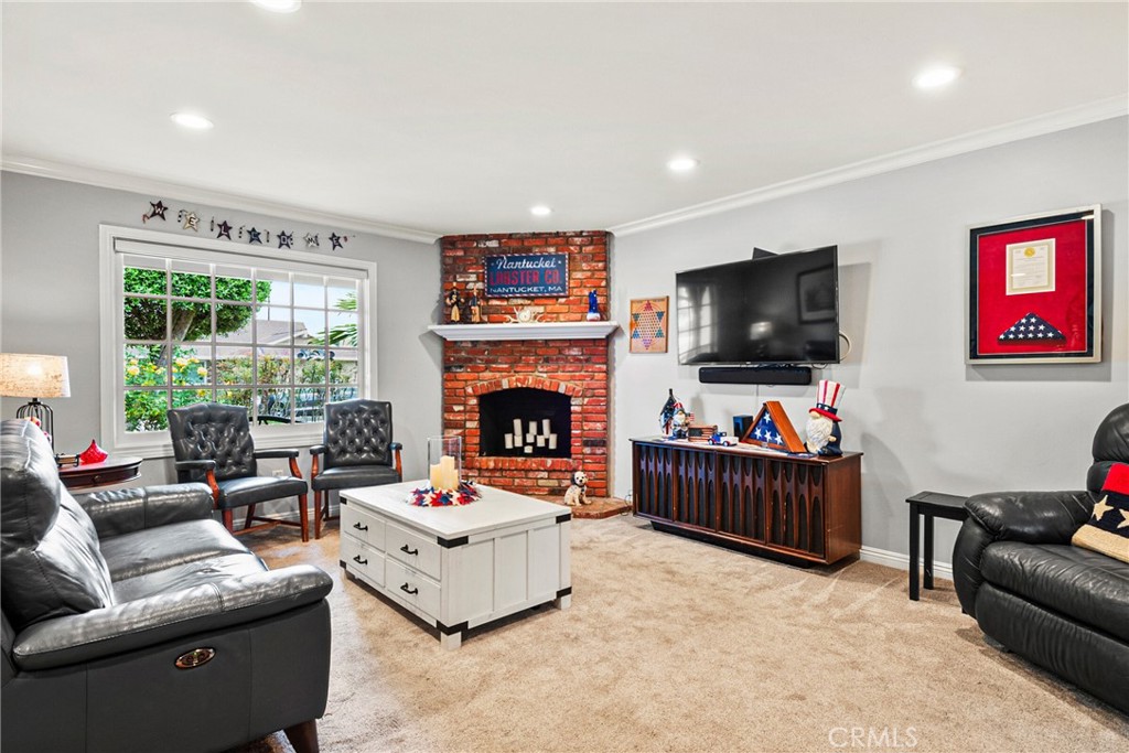 1528 E San Alto Avenue