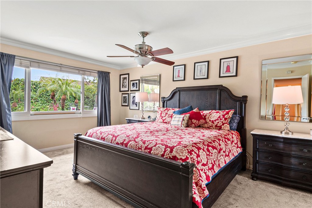 1528 E San Alto Avenue