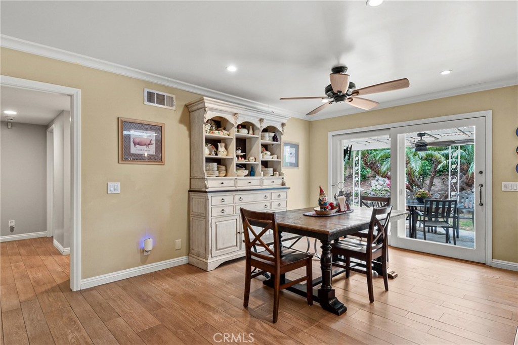 1528 E San Alto Avenue