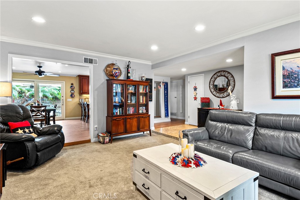 1528 E San Alto Avenue