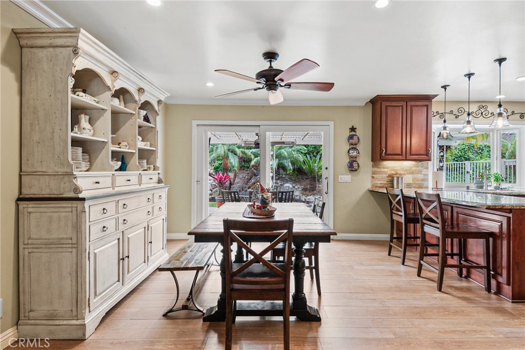 1528 E San Alto Avenue