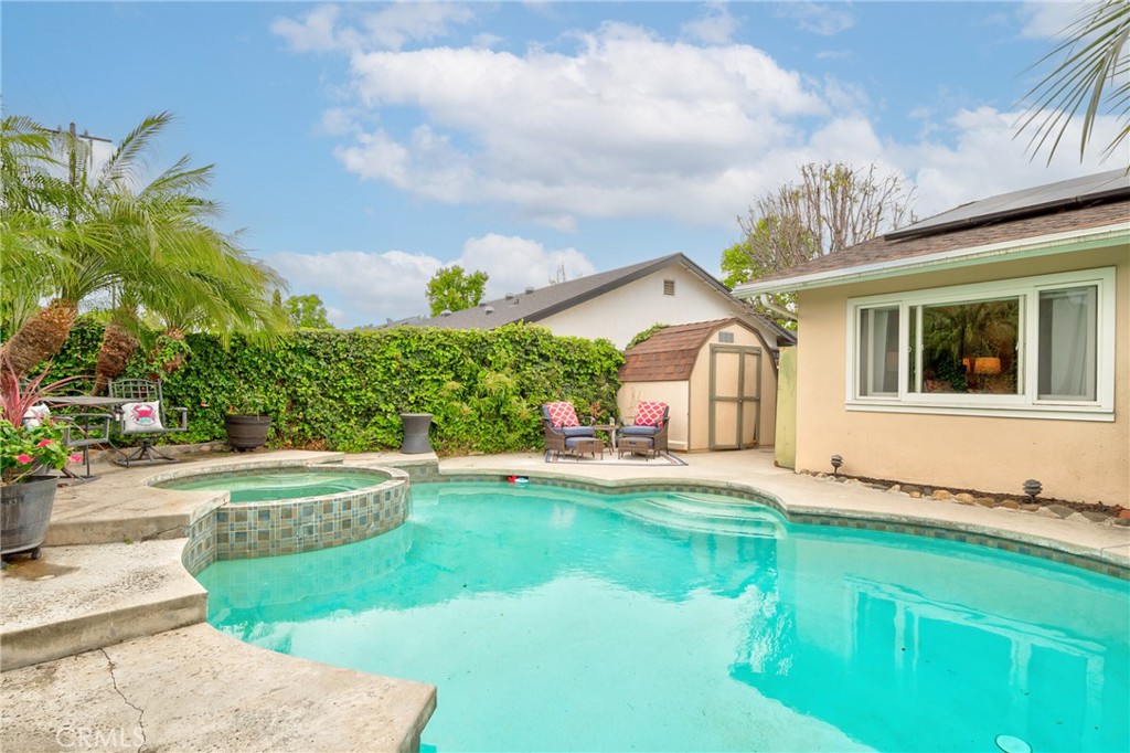 1528 E San Alto Avenue