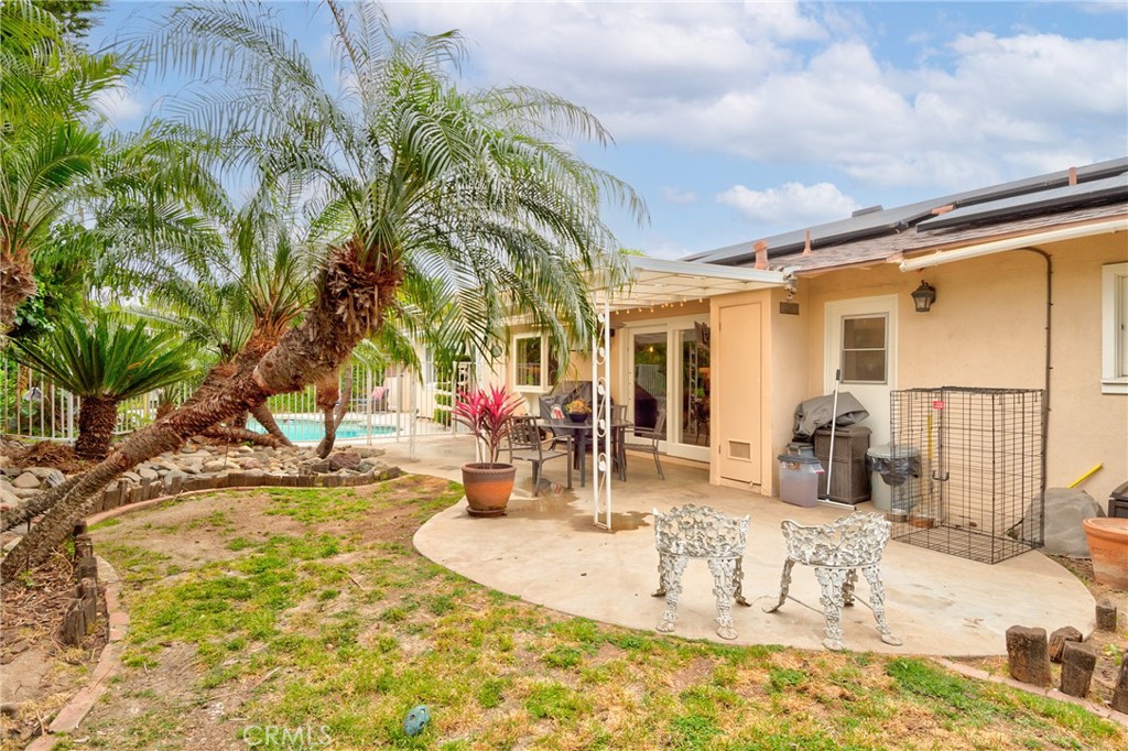 1528 E San Alto Avenue