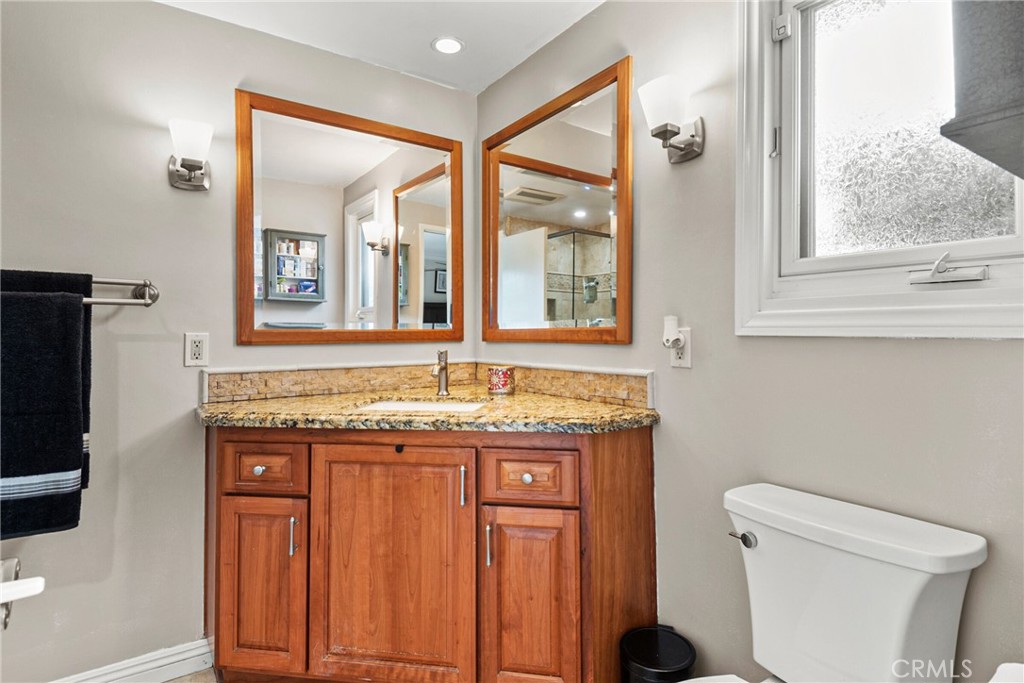 1528 E San Alto Avenue