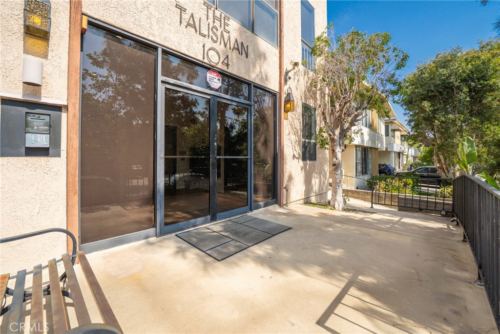 104 S Hayworth Avenue 204