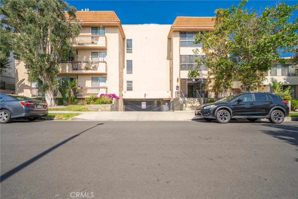 104 S Hayworth Avenue 204