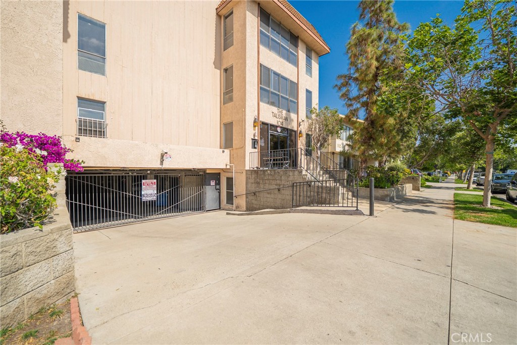 104 S Hayworth Avenue 204
