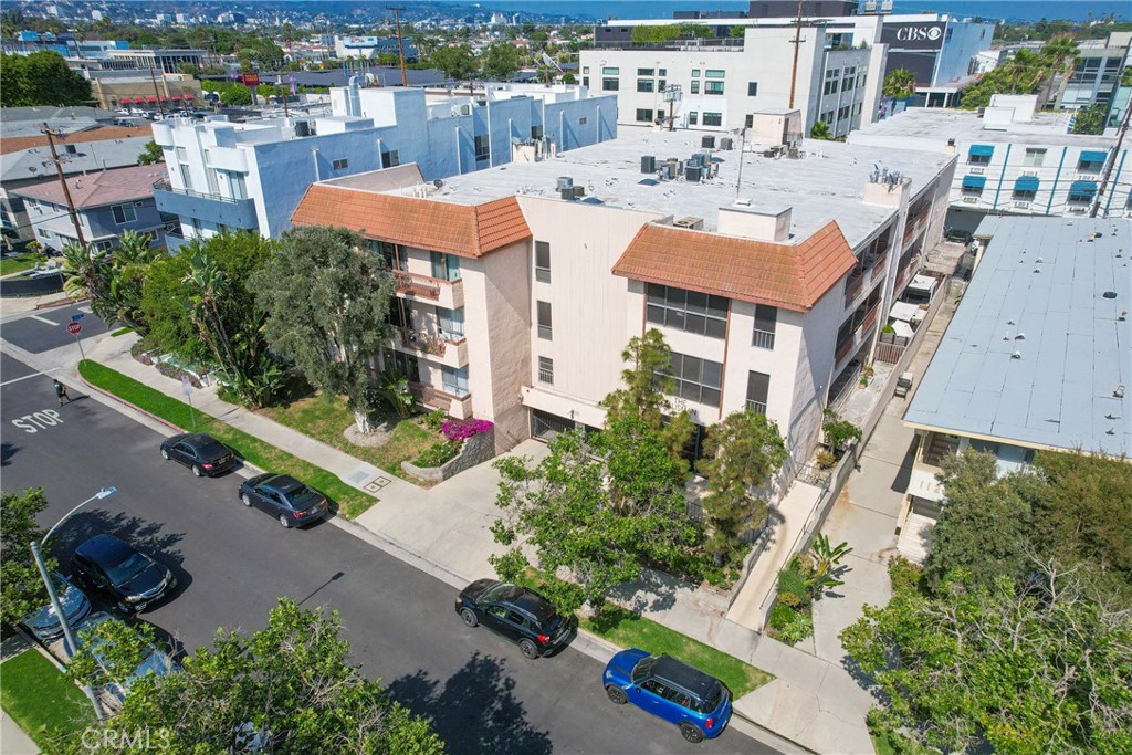 104 S Hayworth Avenue 204