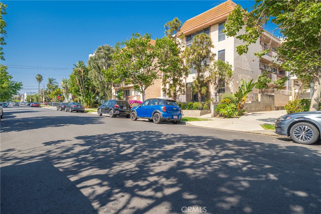 104 S Hayworth Avenue 204