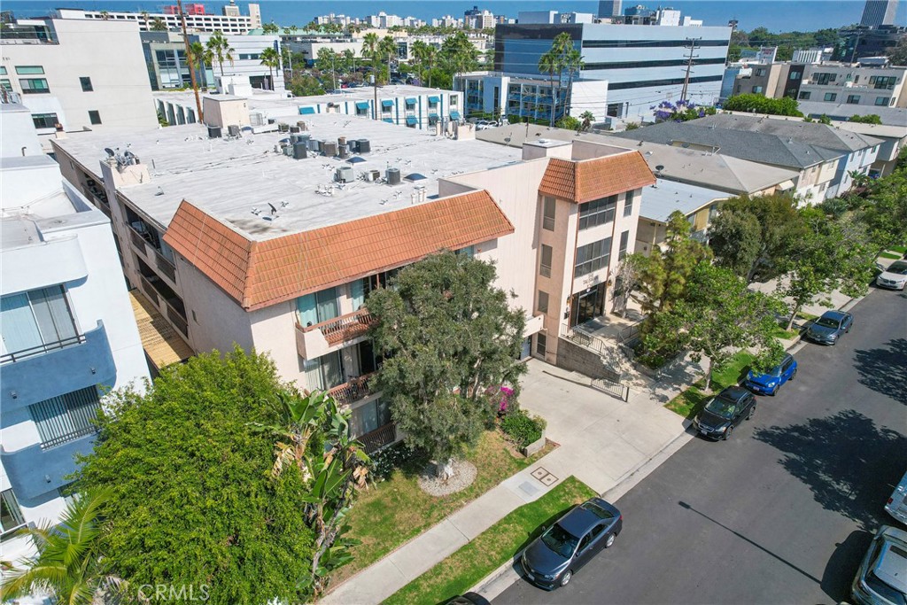 104 S Hayworth Avenue 204