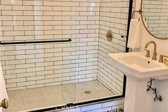 341 W Whiting Avenue W