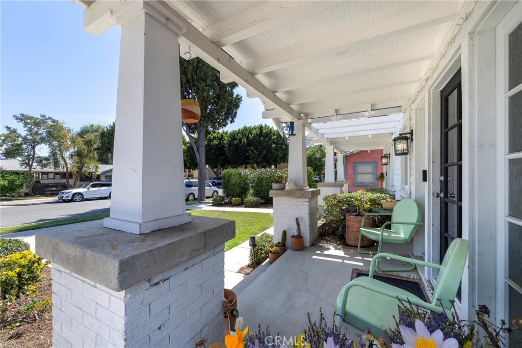 341 W Whiting Avenue W