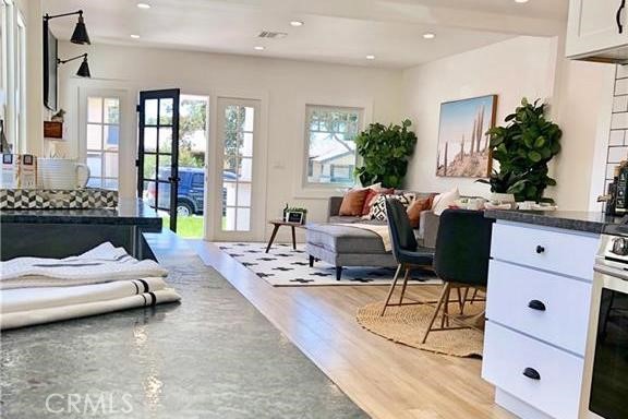 341 W Whiting Avenue W