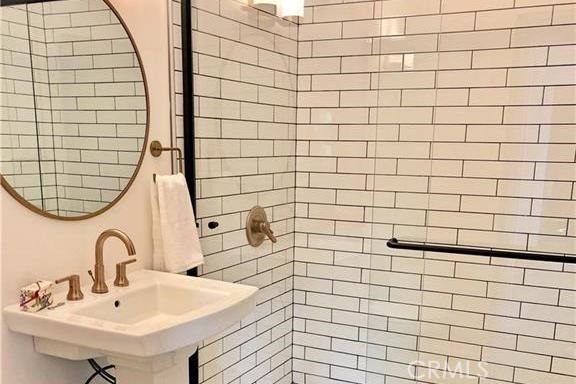 341 W Whiting Avenue