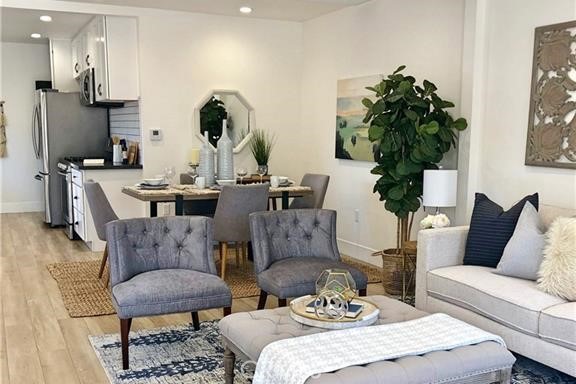 341 W Whiting Avenue