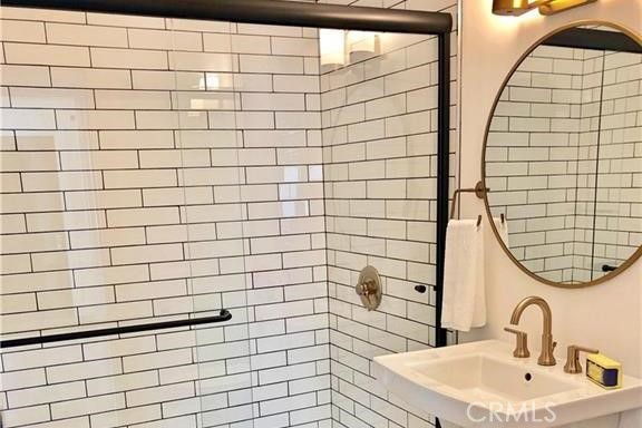 341 W Whiting Avenue