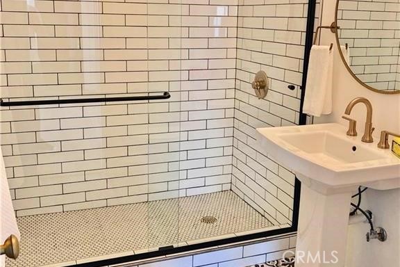 341 W Whiting Avenue