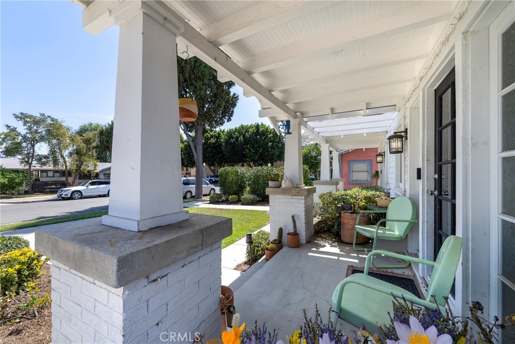 341 W Whiting Avenue