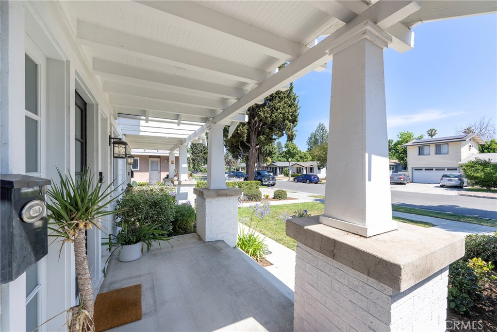 341 W Whiting Avenue