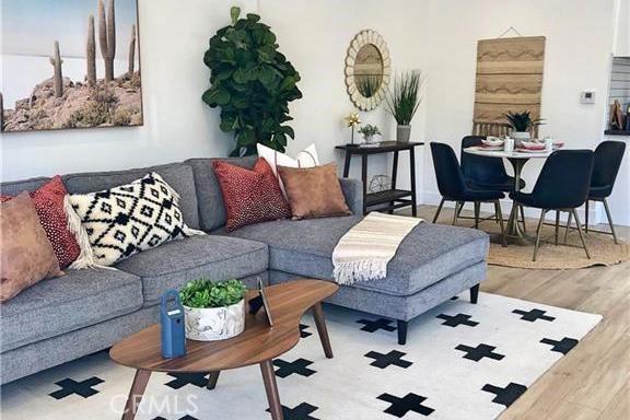 341 W Whiting Avenue