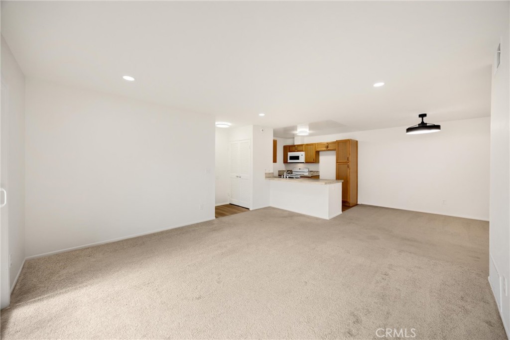 2521 W Sunflower Avenue R8