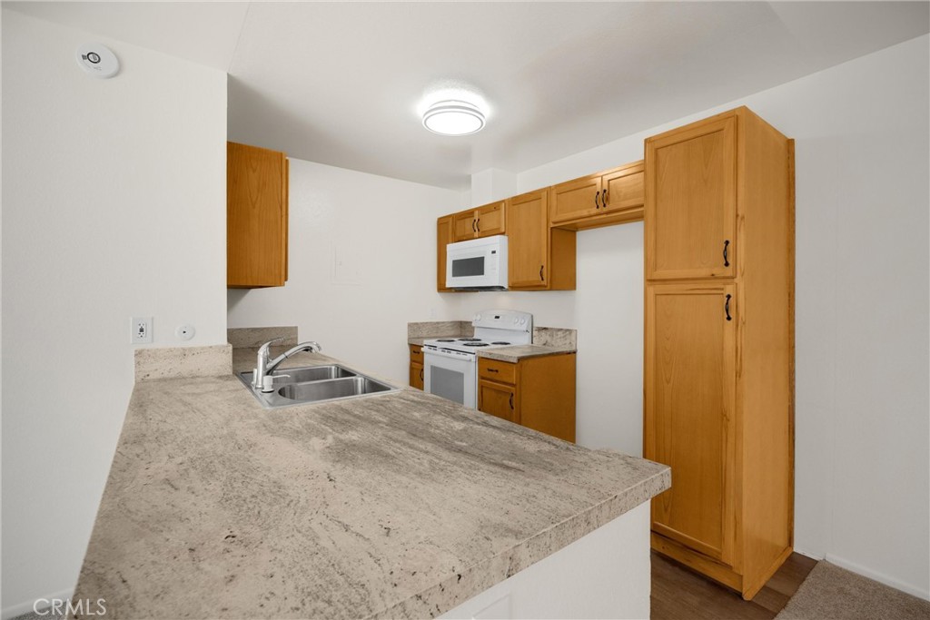 2521 W Sunflower Avenue R8