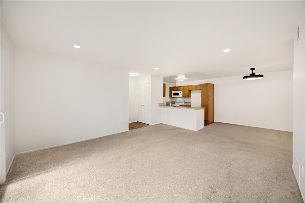 2521 W Sunflower Avenue R8