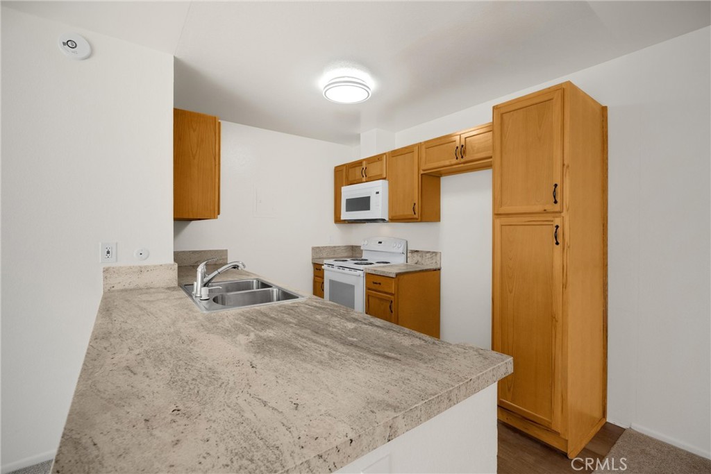2521 W Sunflower Avenue R8