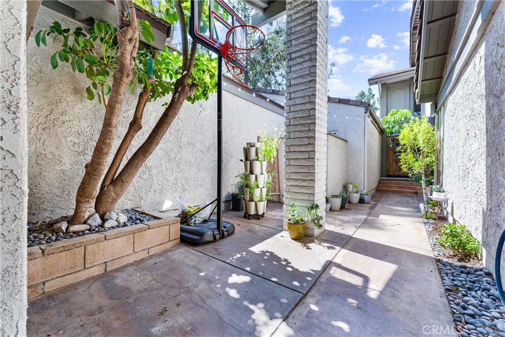 6511 E Paseo Alcazaa