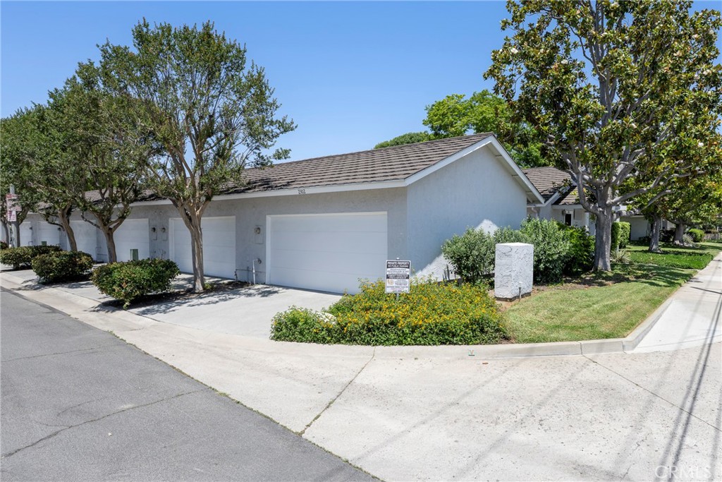 2302 Cayuga Avenue