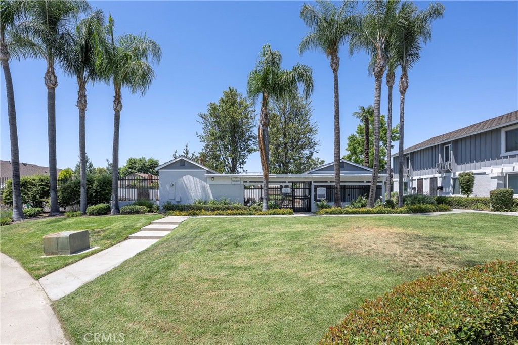 2302 Cayuga Avenue