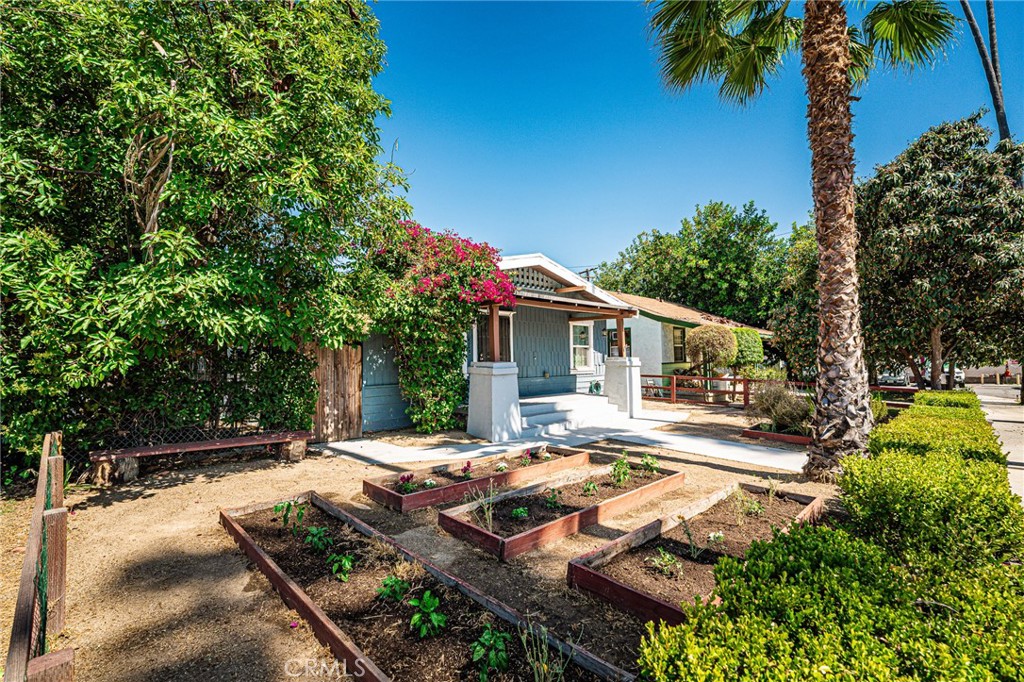220 Palm Place